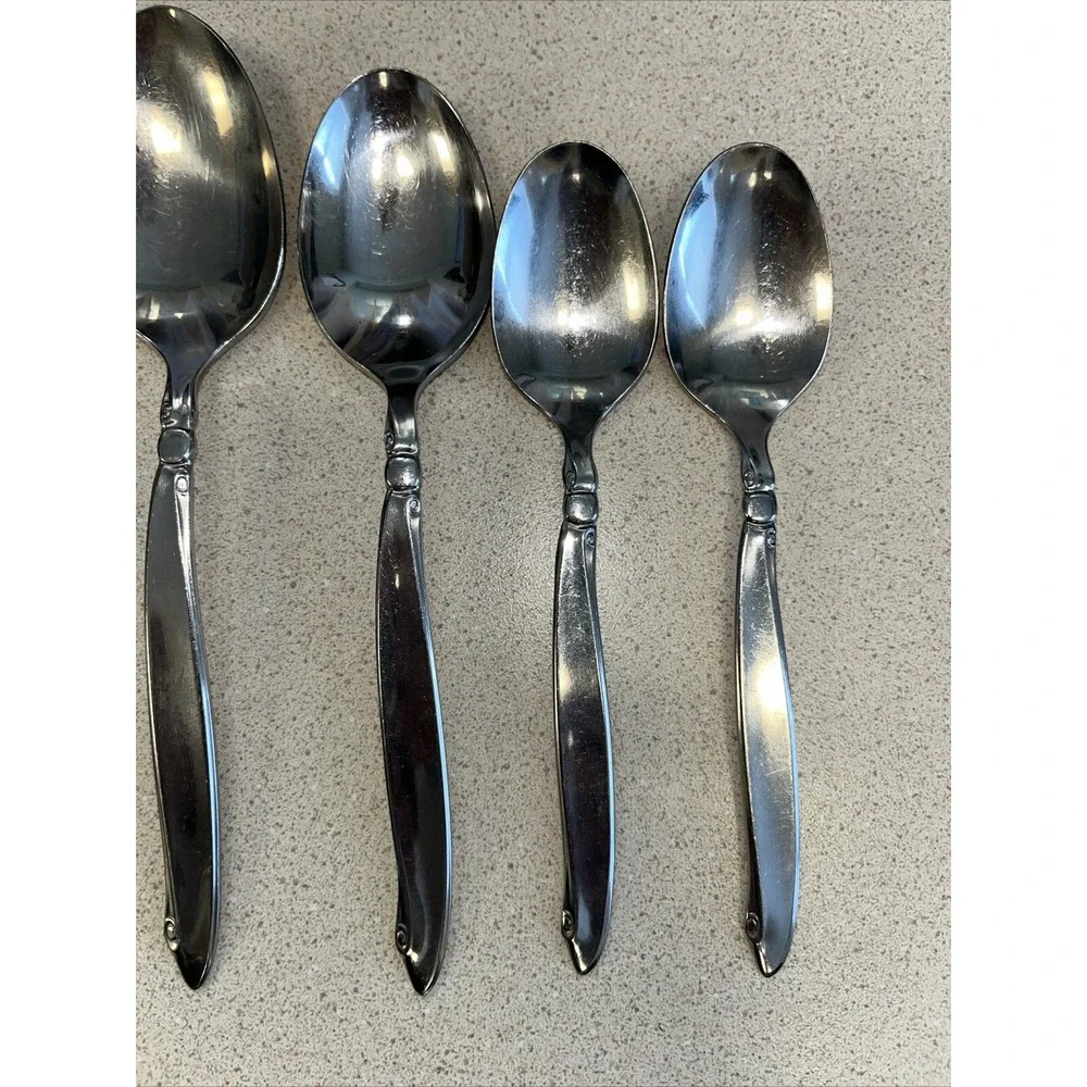 9 Piece Set ONEIDACRAFT PREMIER STAINLESS SHORELINE 3 Forks, 1 Knife & 5 Spoons.